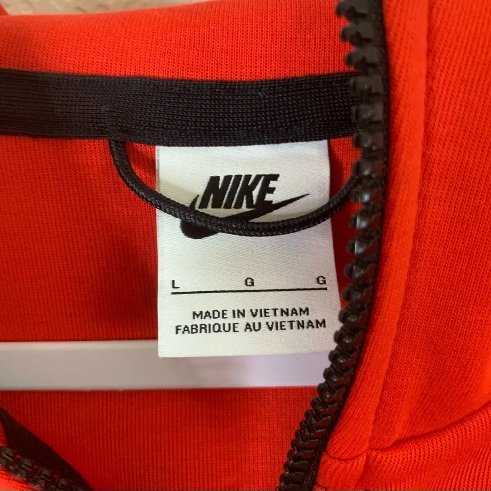 Nike Men's red Liverpool Tech Fleece Full-Zip Windrunner Hoodie L